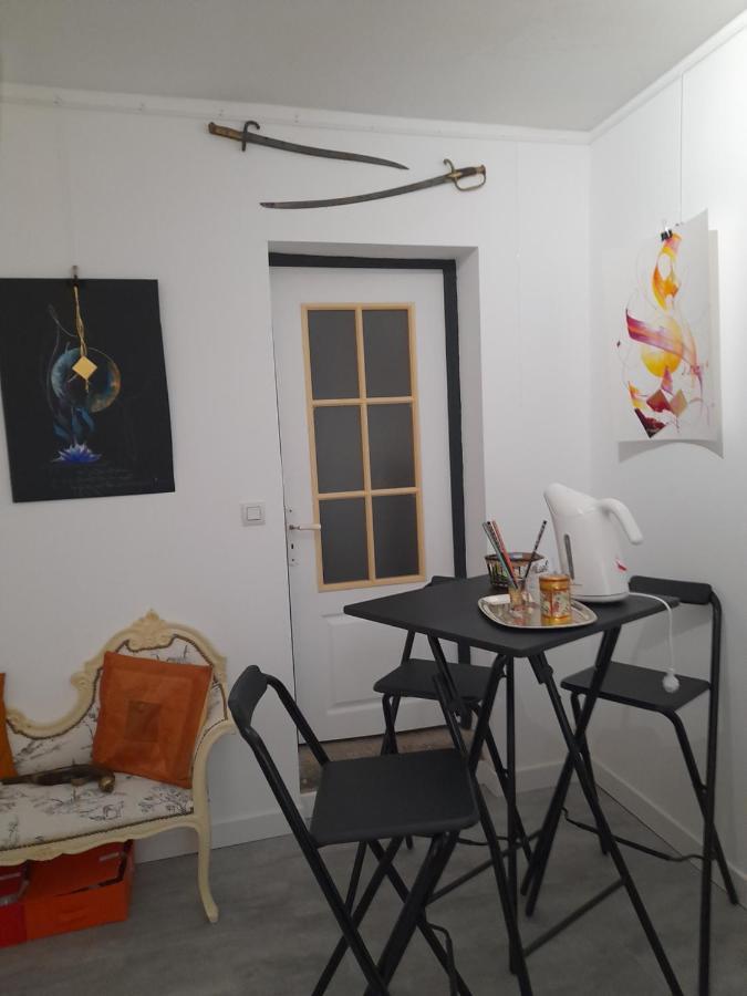 La Chambre De Garance Et Ses Couleurs D'Art แซ็ง-โปล-เดอ-ลีอง ภายนอก รูปภาพ